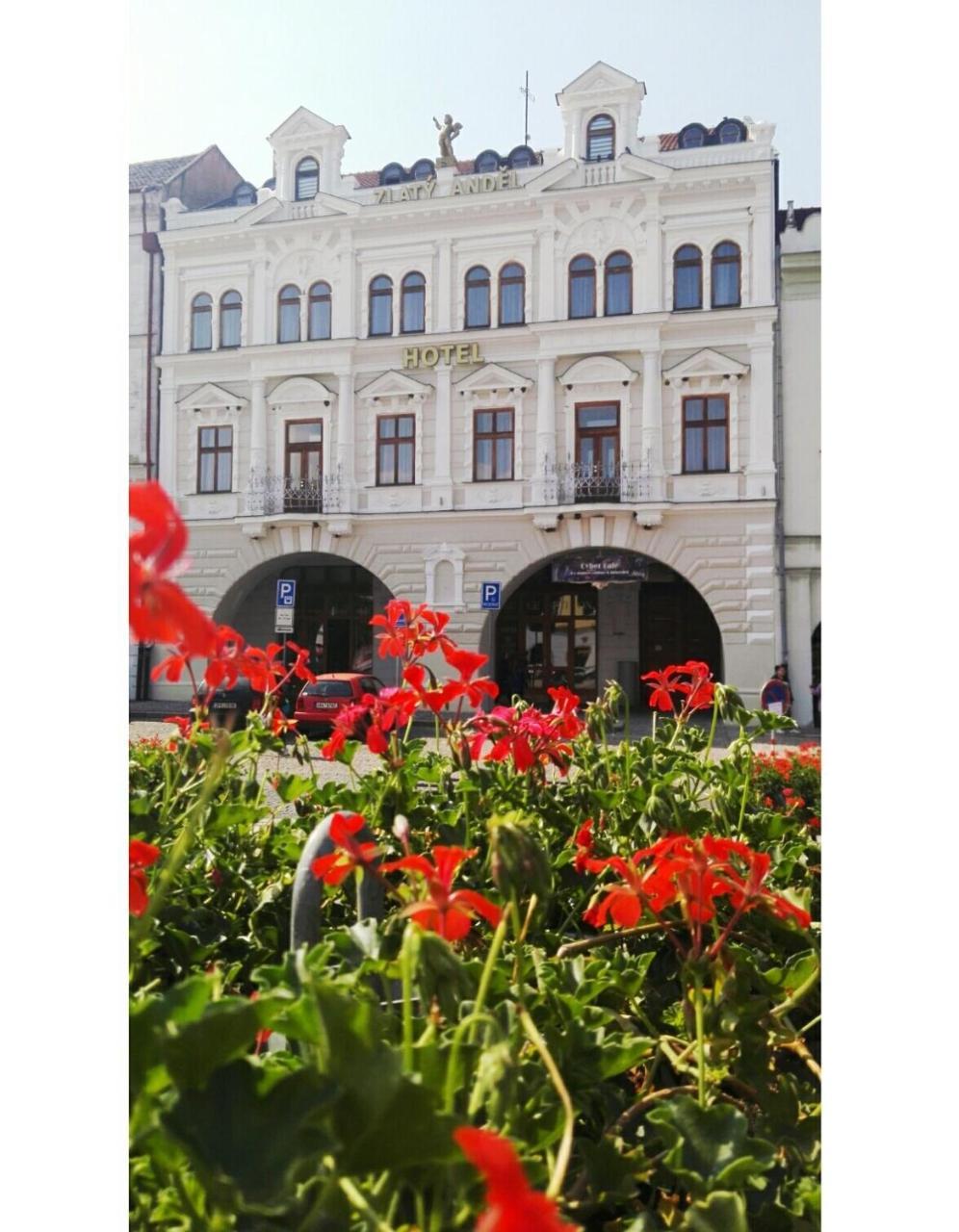 Hotel Zlaty Andel ジャテツ エクステリア 写真